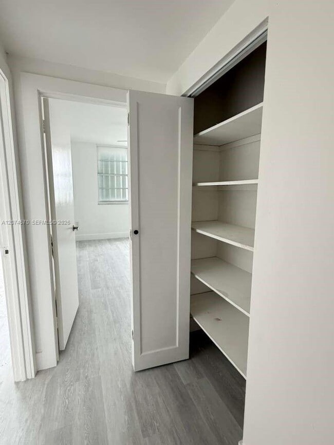 Building Photo - 500 Bayview Dr