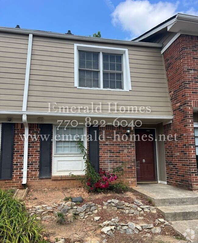 Building Photo - READY NOW!! 2 bedroom 1.5 bathroom in Snel...