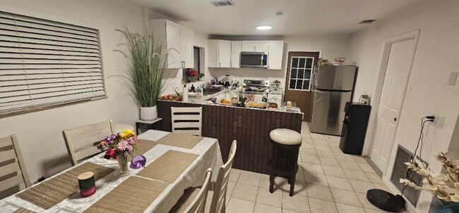 Building Photo - 5975 Spearman Cir
