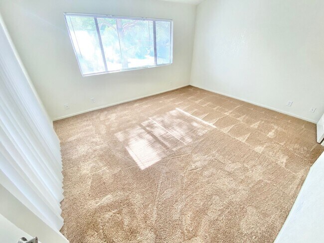 Building Photo - CHARMING SOUTHWEST LAS VEGAS CONDO WITH COMMUNITY AMENITIES