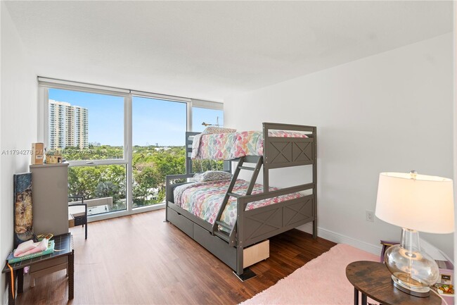 Building Photo - 2101 Brickell Ave