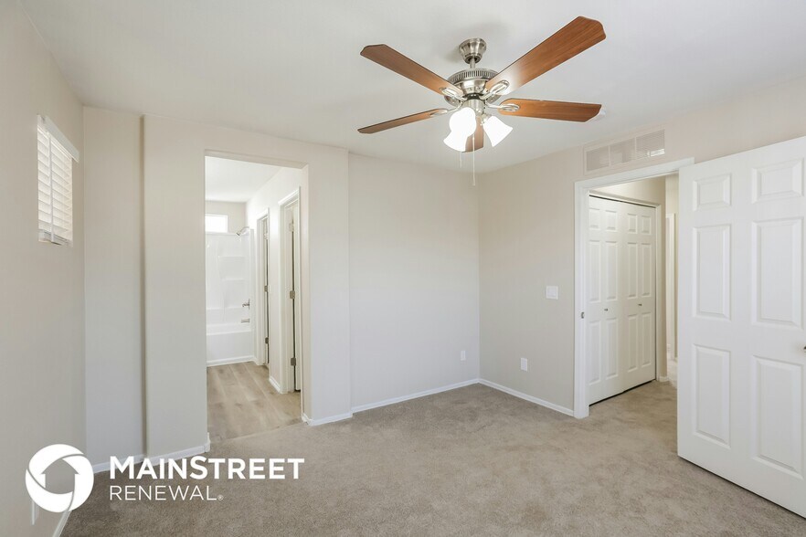 Building Photo - 1510 E Sonrisas St