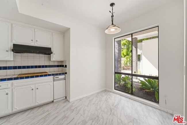 Building Photo - 3329 Dona Rosa Dr