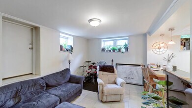 Building Photo - 15 Glenville Ave