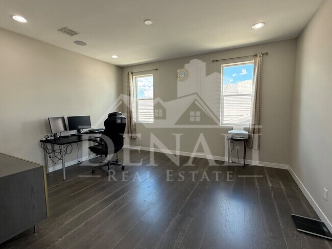 Building Photo - 1729 W Myrna Ln
