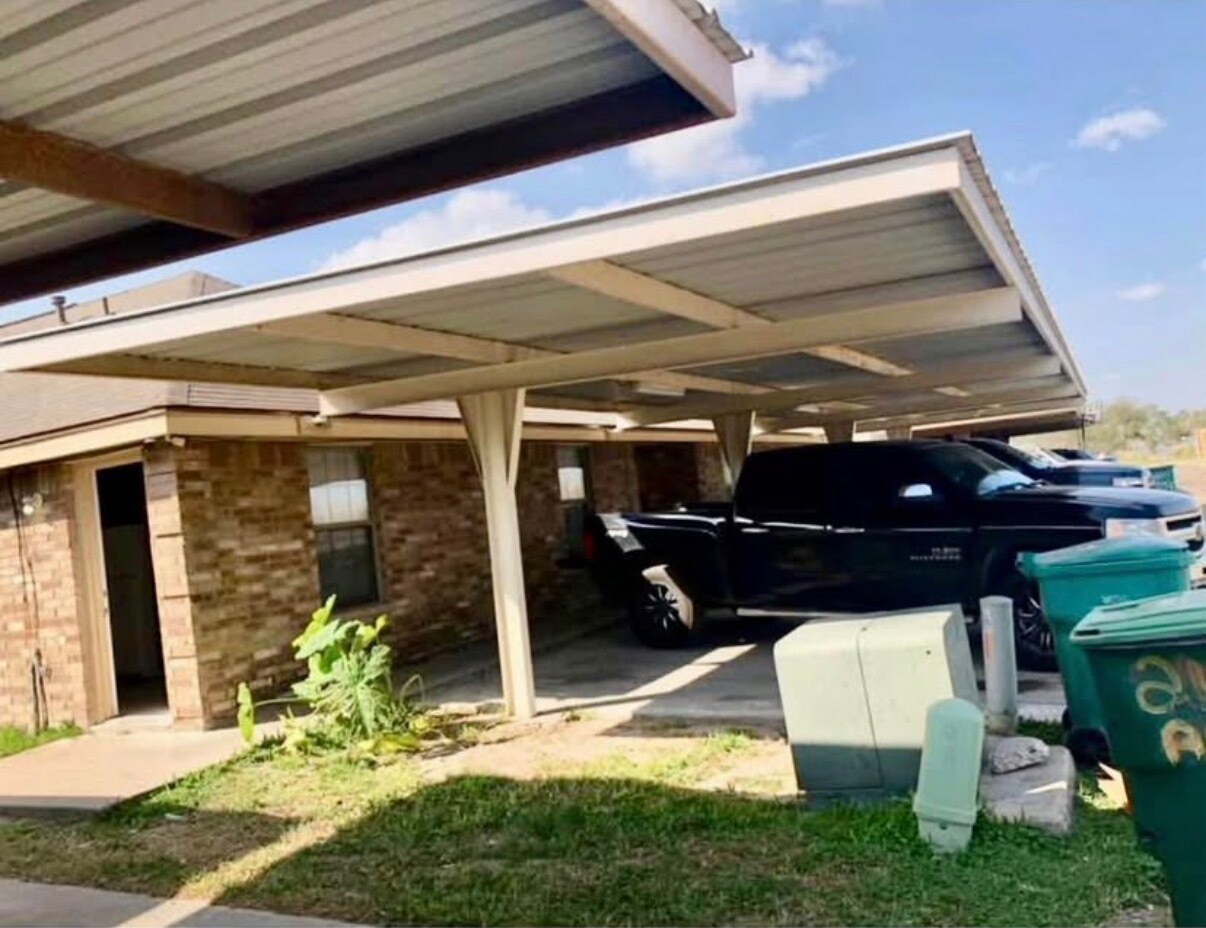 Building Photo - 2104 Paradise Dr