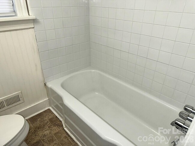 Building Photo - 1458 Anderson St