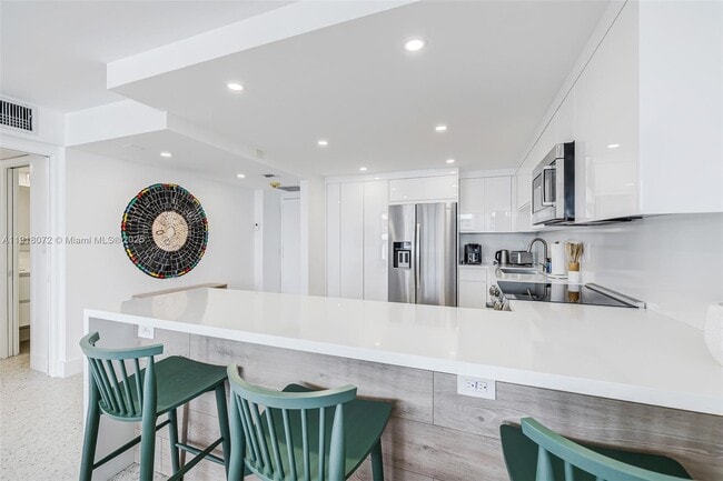 Building Photo - 1865 Brickell Ave