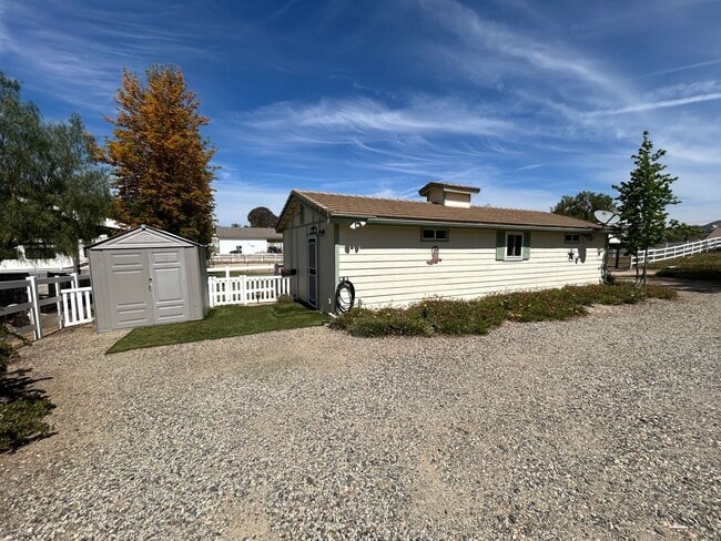 Building Photo - ADU