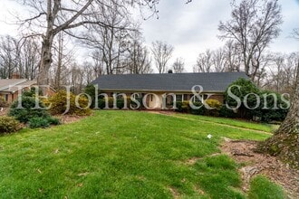 Building Photo - Spacious 5 Bedroom Home in the Heart of Sherwood Forest