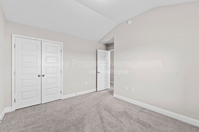 Building Photo - 3125 Venetian Dr