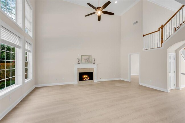 Building Photo - 105 Parkside Close