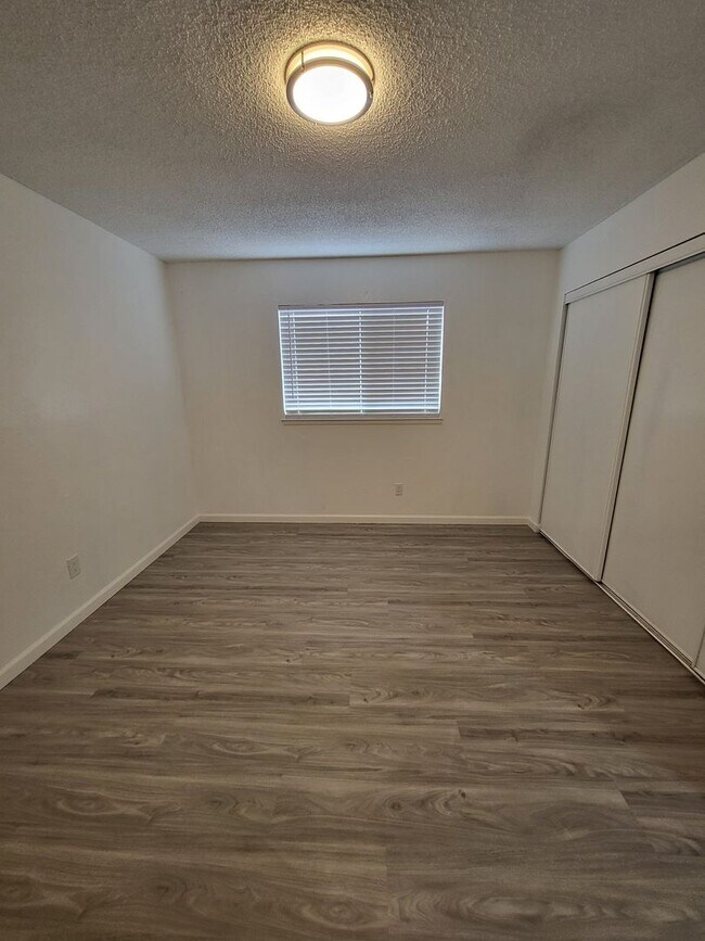 Building Photo - Beautifully remodeled 3 bedroom, 2 bath Home with bonus room