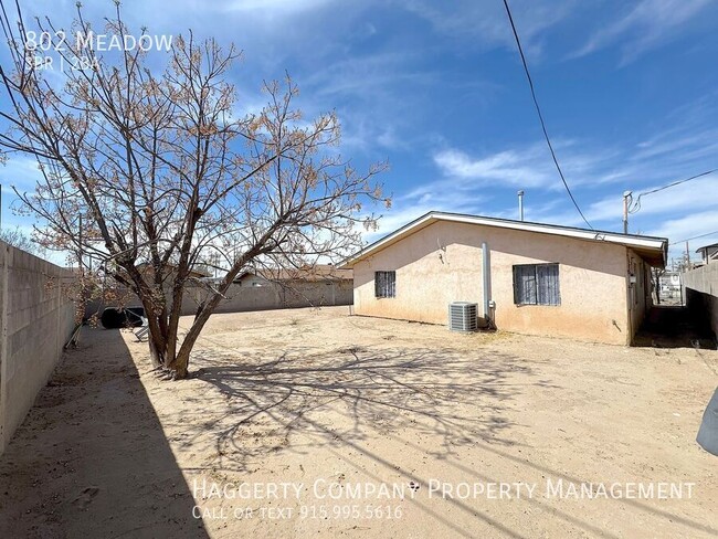 Building Photo - Far West El Paso 3bed/2bath Refrig A/C!