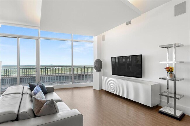 Building Photo - 3338 Peachtree Rd NE