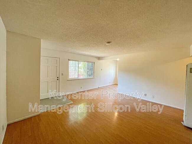 Building Photo - 5719 Via Monte Dr