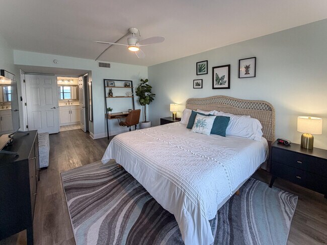 Building Photo - 10200 S Ocean Dr