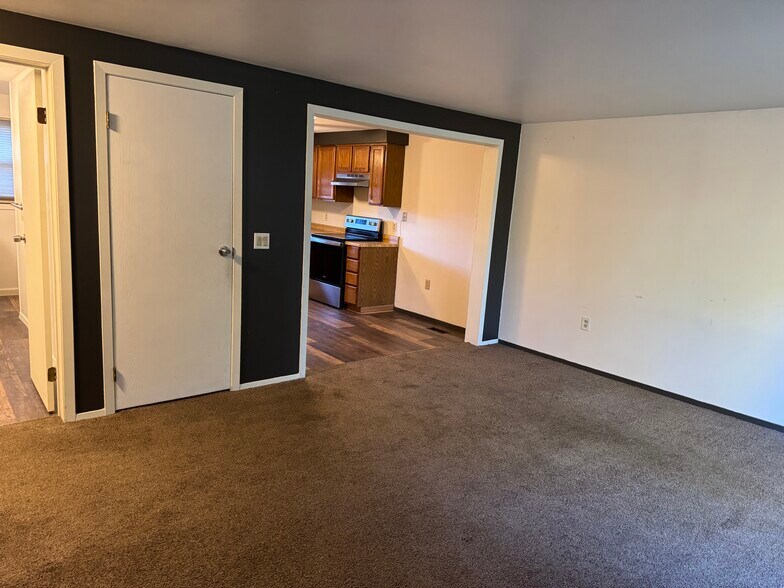 Building Photo - 1583 highland park dr