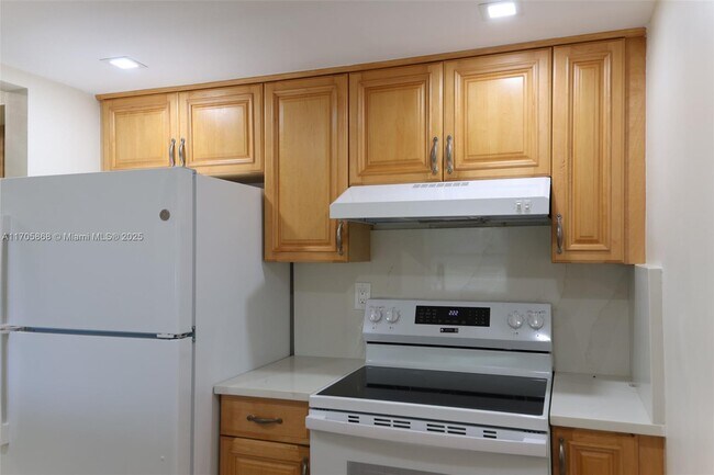 Building Photo - 6040 Shaker Wood Cir