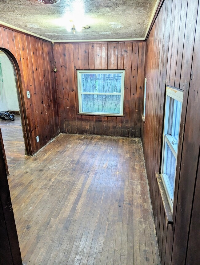 Building Photo - 15 W 10th St