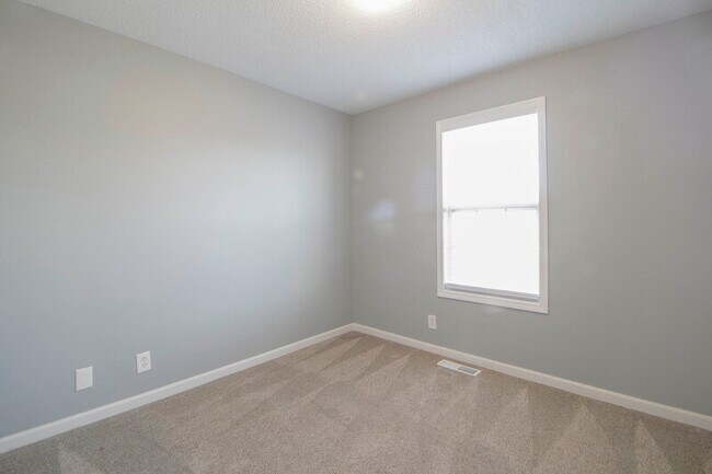 Building Photo - 205 Ruf Dr