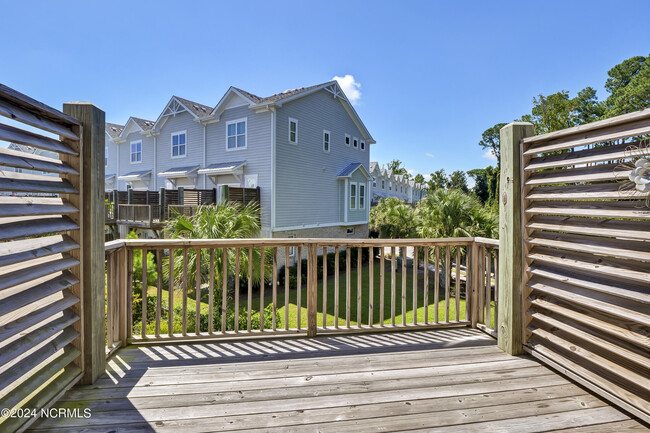 Building Photo - 1808 Bungalow Row