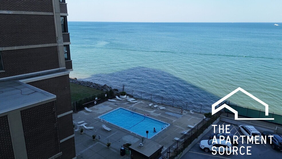 Building Photo - 6325 N Sheridan Rd