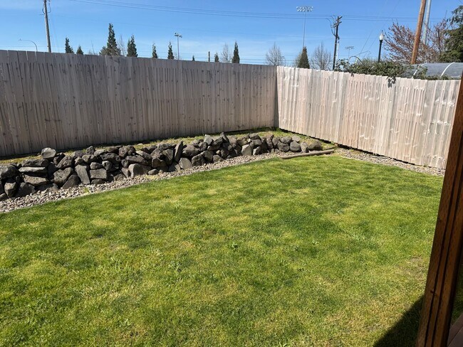 Building Photo - $500 move-in special! Spacious 4-bdrm/2.5-bath Hillsboro home. Fenced yard w/ covered deck, 2-car...