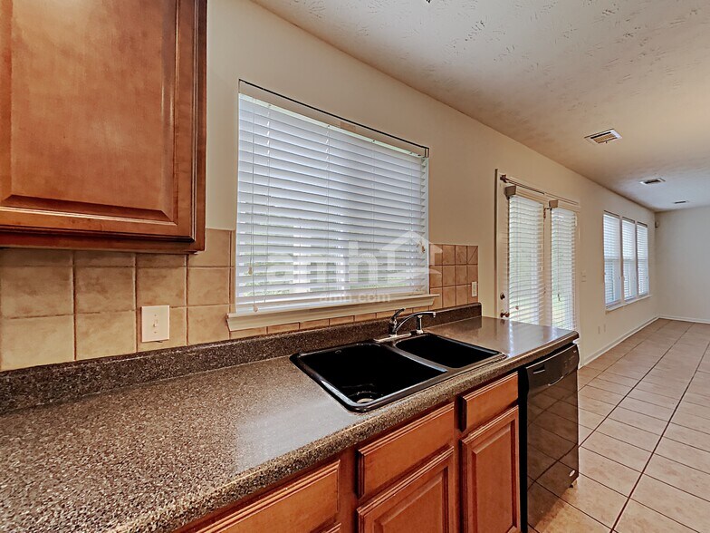 Building Photo - 2641 Farmstead Ct