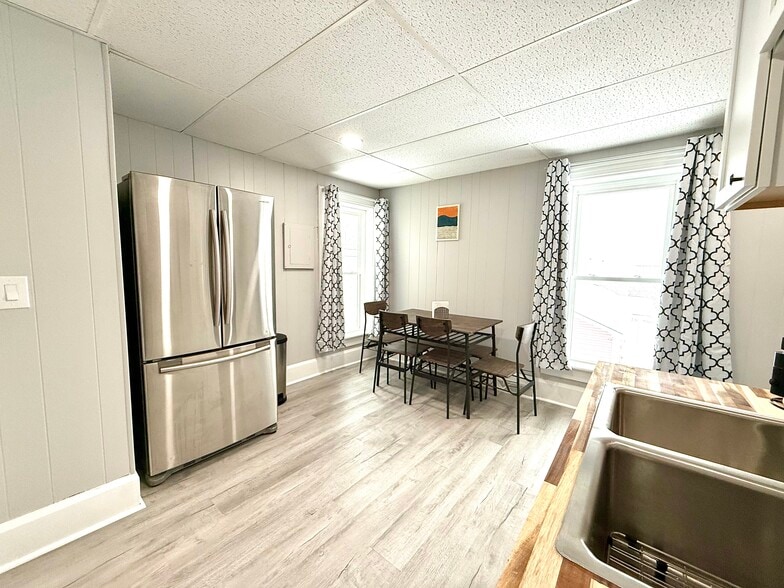 Building Photo - 426 Coffeen St