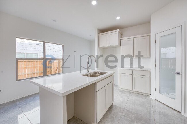 Building Photo - 5902 US-59