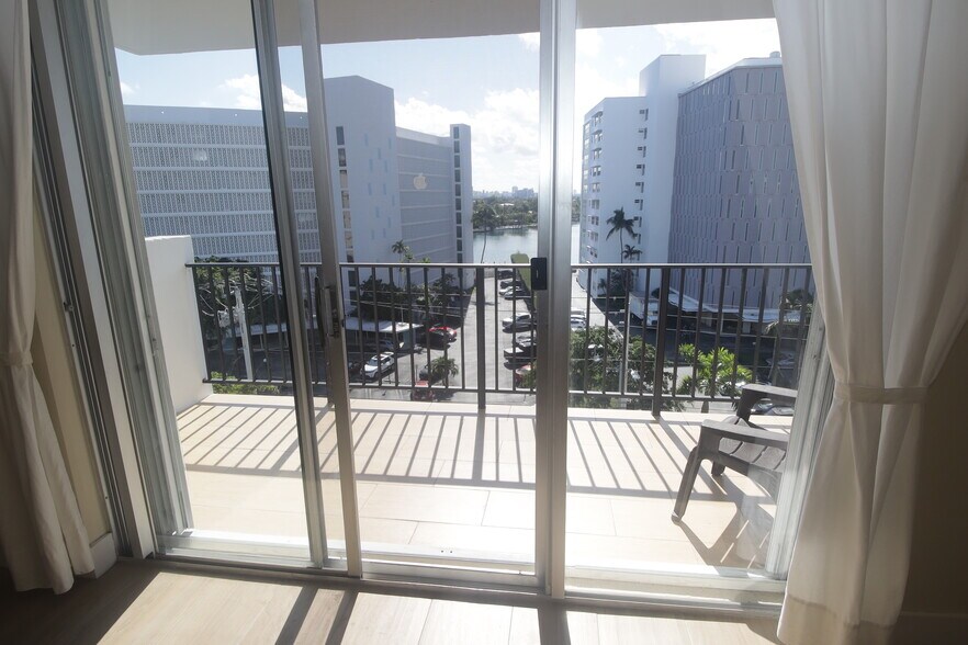 Building Photo - 1001 91st St