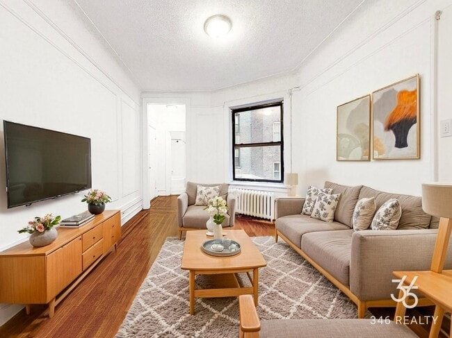 Building Photo - 256 Seaman Ave