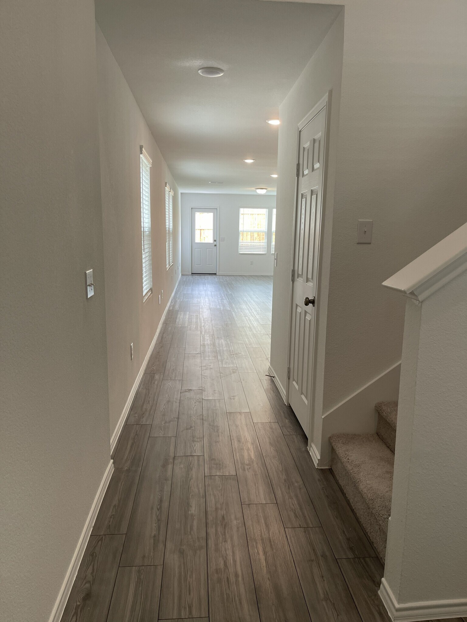 Building Photo - 825 Breakwater Dr
