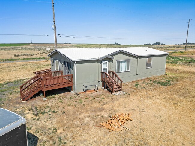 Building Photo - Country Living with a Huge Shop - 3BR on Acreage, Livestock Welcome!