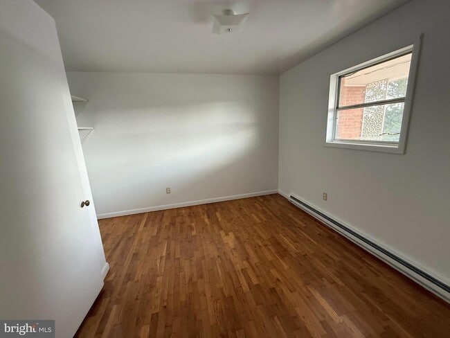 Building Photo - 2256 Roosevelt Blvd