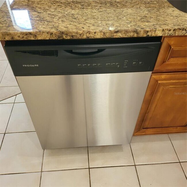 Building Photo - 25903 Bloomsbury Ct