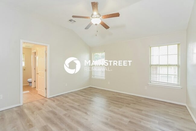 Building Photo - 3 Bedroom Pet-Friendly Home in NORMAN, OK with Main Street Renewal