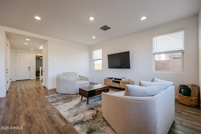 Building Photo - 8334 E Paloma Ave