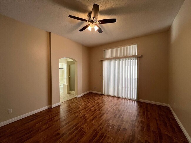 Building Photo - 9824 Cross Creek Way