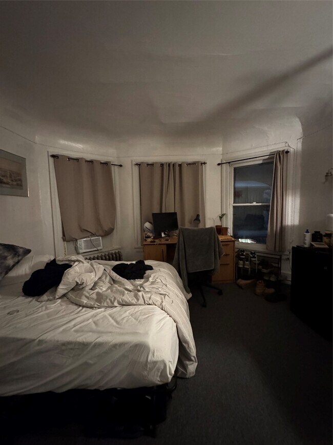 Building Photo - 121 Oak St