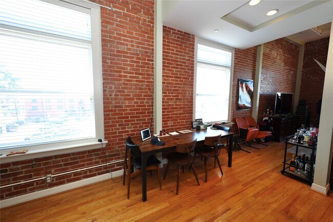 Building Photo - 1927 Harborside Dr