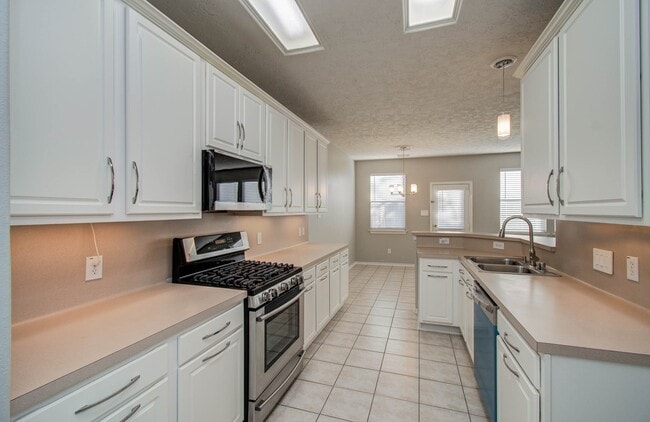 Building Photo - 14319 Mirkwood Ln