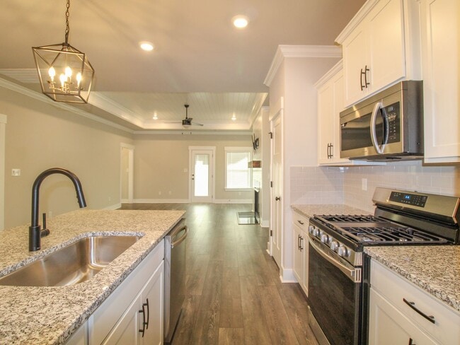 Building Photo - LIKE NEW Home in Natures Cove West in Athe...