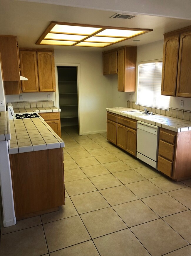 Building Photo - Adorable 3 bedroom Hesperia home!