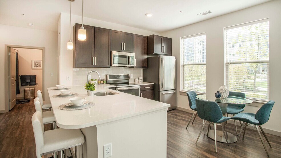 Interior Photo - Halstead Franklin