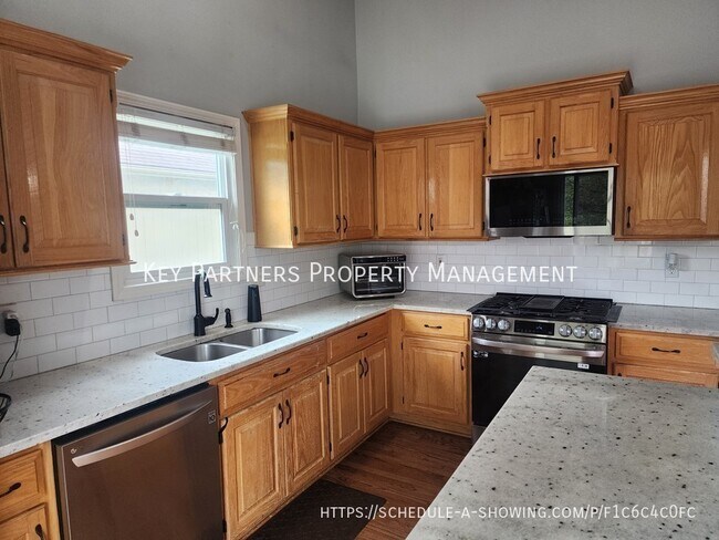 Building Photo - 15375 S Constance St