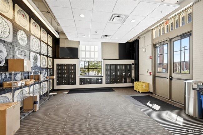 Building Photo - 2917 Main St