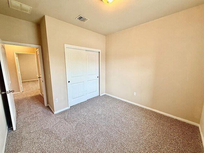 Building Photo - 431 Northern Flicker St