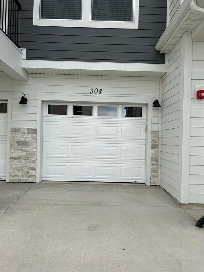 Building Photo - 938 W Coral Charm Way